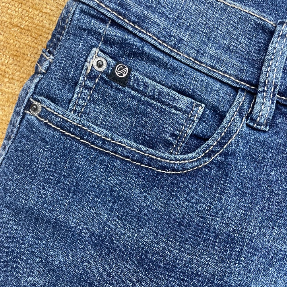 Curve Appeal size 4, denim medium wash, cuffed Bermuda shorts - Picture 4 of 8